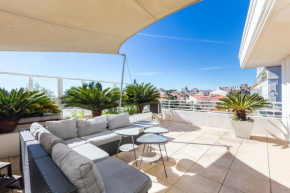 Superb penthouse in centre of Cannes Stunning views air-conditioning internet Near the Palais 532